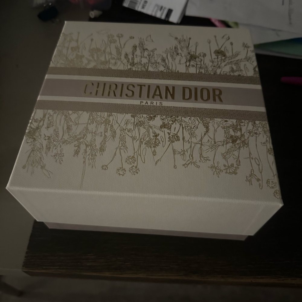 Dior box